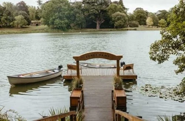 An English Escape in Good Company