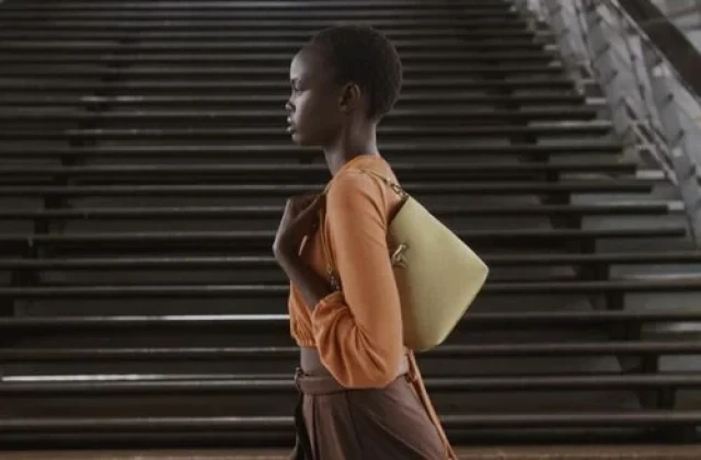 ΖΩΗ ΕΝ ΚΙΝΗΣΕΙ