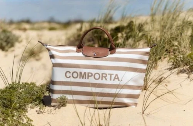 Η παραλία της Longchamp ταξιδεύει στην Κομπόρτα