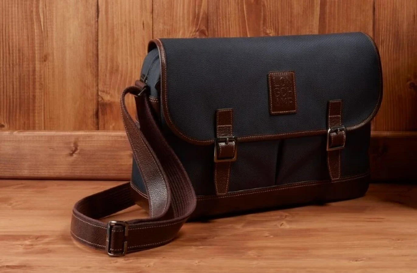 ΑΝΔΡΙΚΕΣ ΔΕΡΜΑΤΙΝΕΣ ΤΣΑΝΤΕΣ