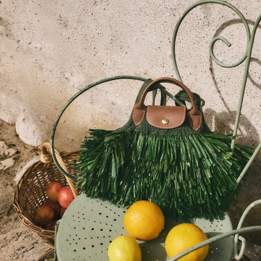 LONGCHAMP: ΑΦΟΣΙΩΜΕΝΗ ΣΤΗΝ ΑΛΛΗΛΕΓΓΥΗ ΚΑΙ ΤΗΝ ΚΑΛΛΙΤΕΧΝΙΚΗ ΕΚΦΡΑΣΗ