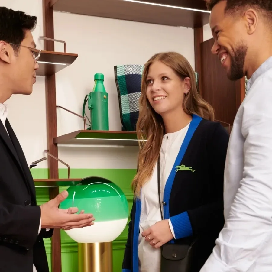 LONGCHAMP: ΔΕΣΜΕΥΣΗ ΠΡΟΣ ΤΟΥΣ ΑΝΘΡΩΠΟΥΣ ΤΗΣ