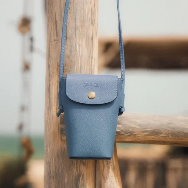 ΑΞΕΣΟΥΑΡ ΤΑΞΙΔΙΟΥ