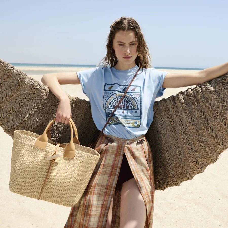 ΜΕΤΑΞΥ ΦΥΣΙΚΗΣ ΛΑΜΨΗΣ ΚΑΙ ΧΕΙΡΟΠΟΙΗΤΗΣ ΤΕΧΝΗΣ