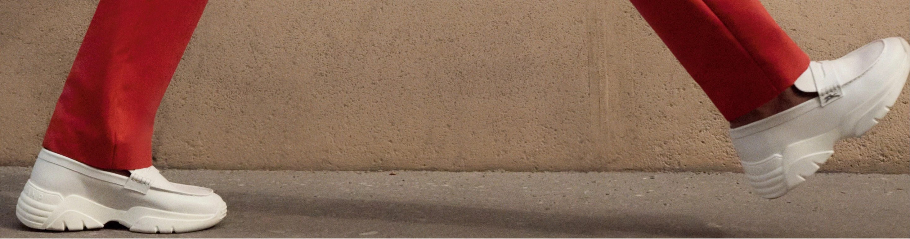 product_categories/202410/2200x580_plp_shoes_desktop_banner.webp